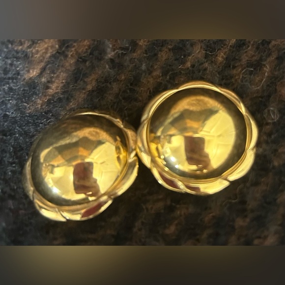 #(5). VINTAGE MIRRORED GOLD FLOWER EARRINGS (big circle with stem border) - Picture 1 of 1